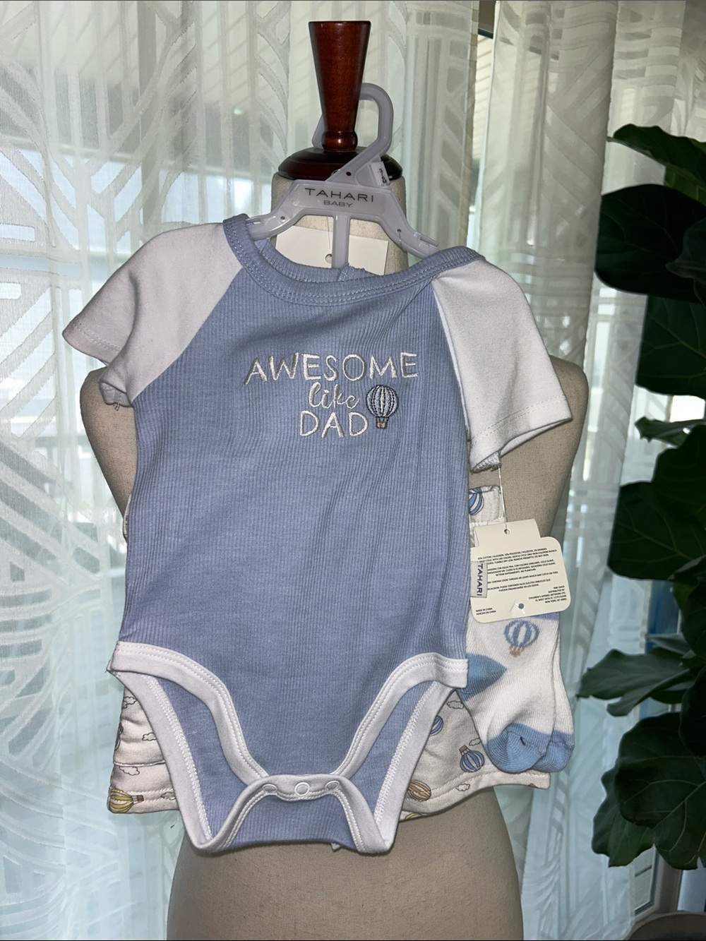 NWT Tahari Infant Baby Boy Set - 4 piece Infant Baby Boy Set size 3-6 months